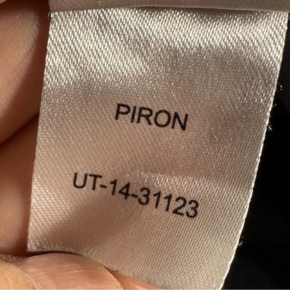 UNTUCKit size medium 100% cotton flannel, blue,‎ gray, soft - Picture 8 of 9